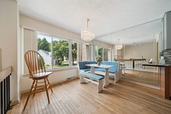 Building Photo - 804 Fairways Dr