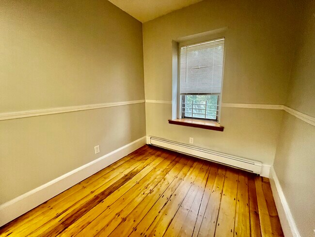 Building Photo - 77 Centre St