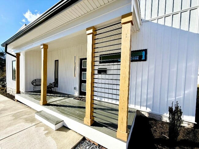 Building Photo - 3203 Memorial Ave