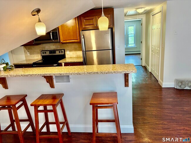 Foto del edificio - 37-39-39 Hillside Ave