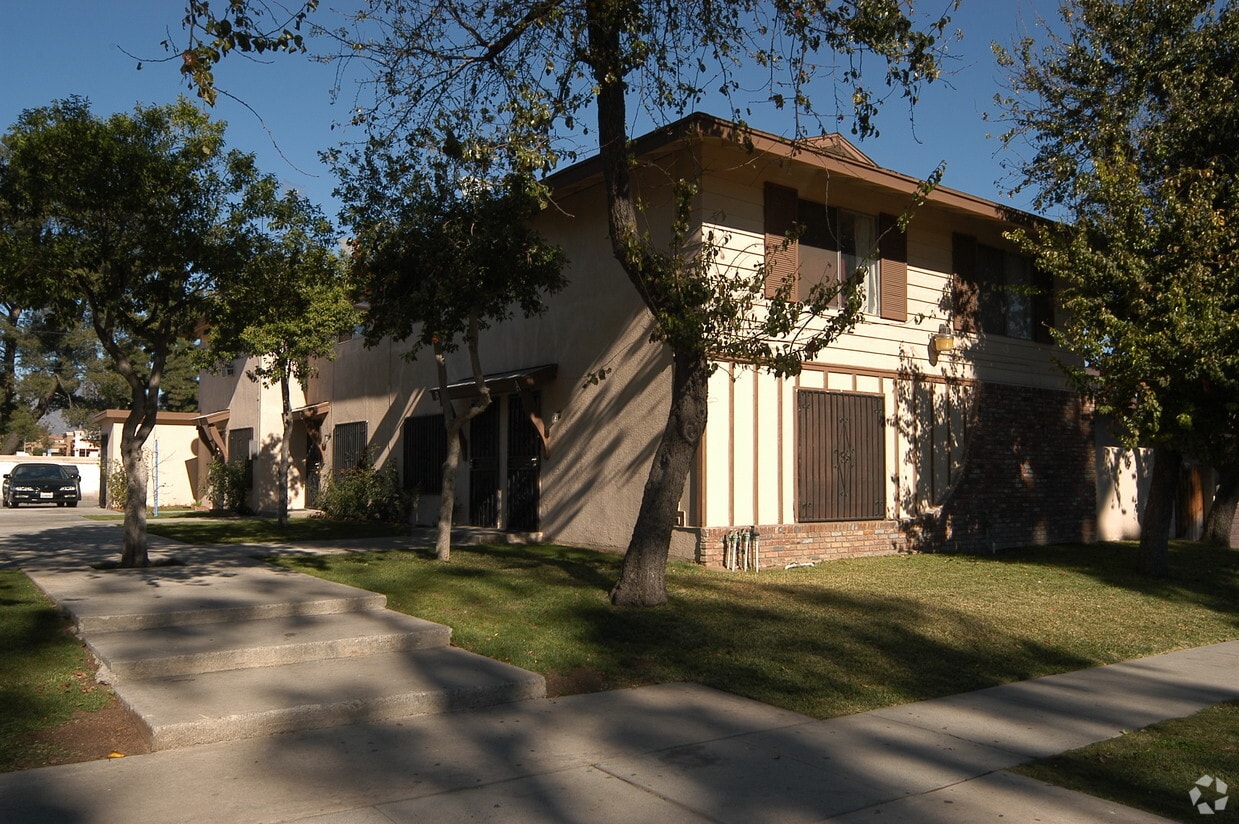 192 E Jackson St, Rialto, CA 92376 Apartments in Rialto, CA