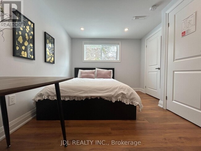 Building Photo - 973 Willowdale Ave