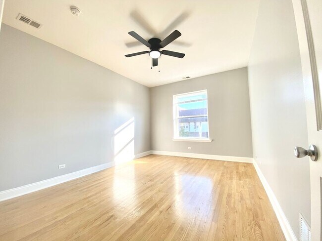 Foto del edificio - 1010 W Sunnyside Ave