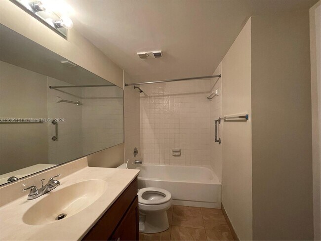 Building Photo - 9899 Westview Dr