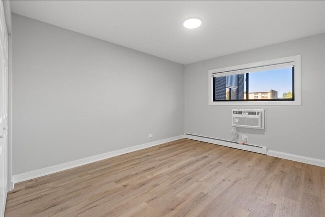 Building Photo - 1000 E Orchard St