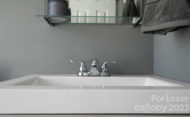 Foto del edificio - 2501 Eastway Dr