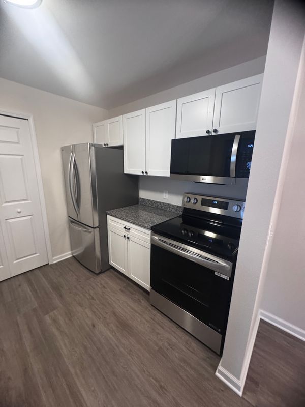 Foto del edificio - 14208 Pinehurst Ln