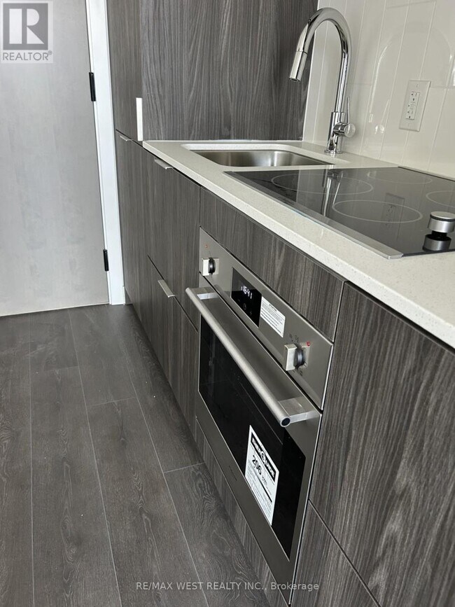 Building Photo - 130 River St