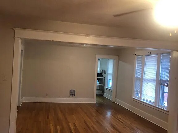 Foto del edificio - 122 Barton Ave