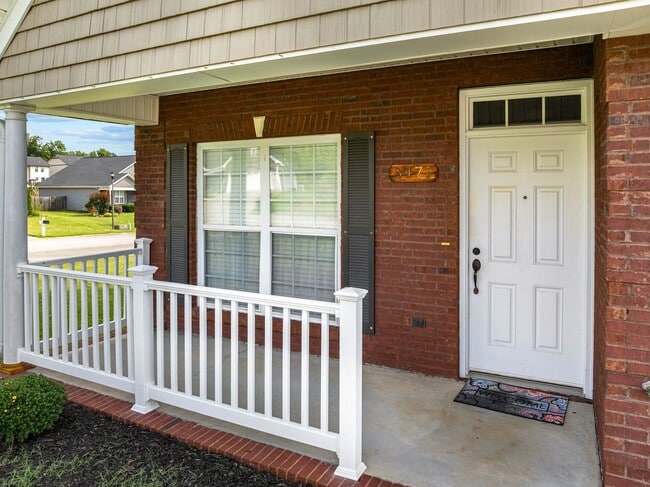 Building Photo - Main-Level Living End-Unit Townhome