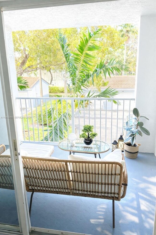 Foto del edificio - 2600 S University Dr