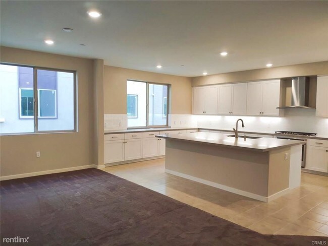 Building Photo - 3 br, 3 bath House - 156 Tribeca