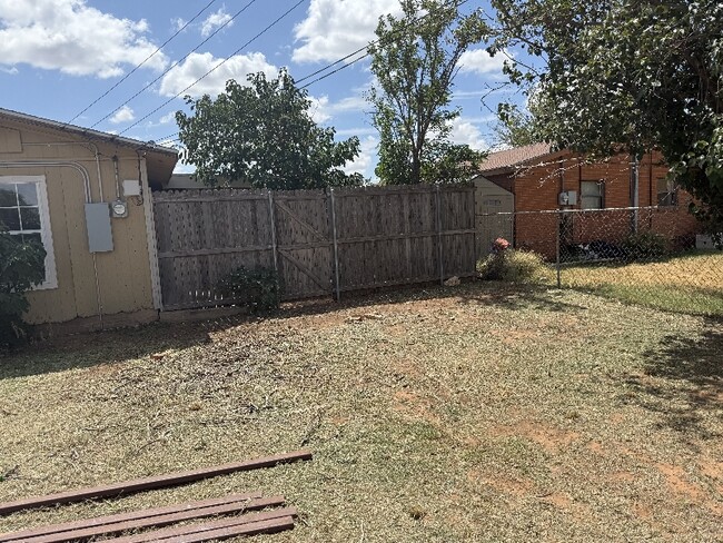 Foto del edificio - 912 W 36th St