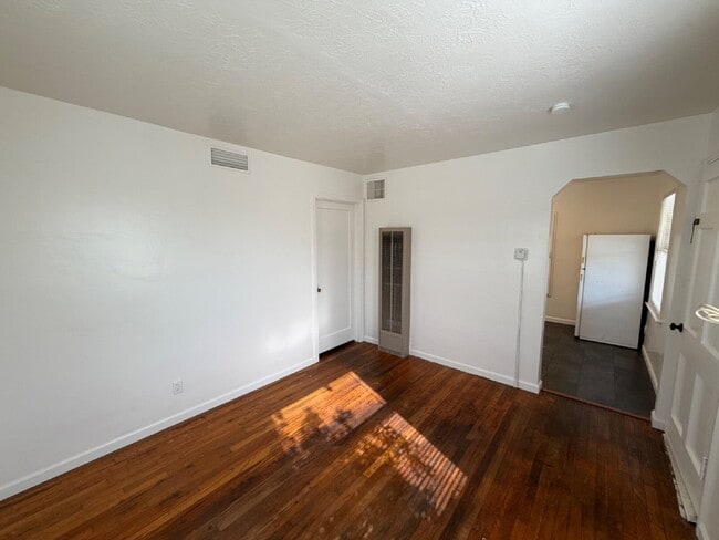 Building Photo - 1821 H St