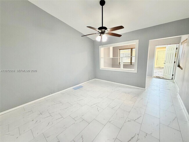 Foto del edificio - 836 NW 12th Terrace