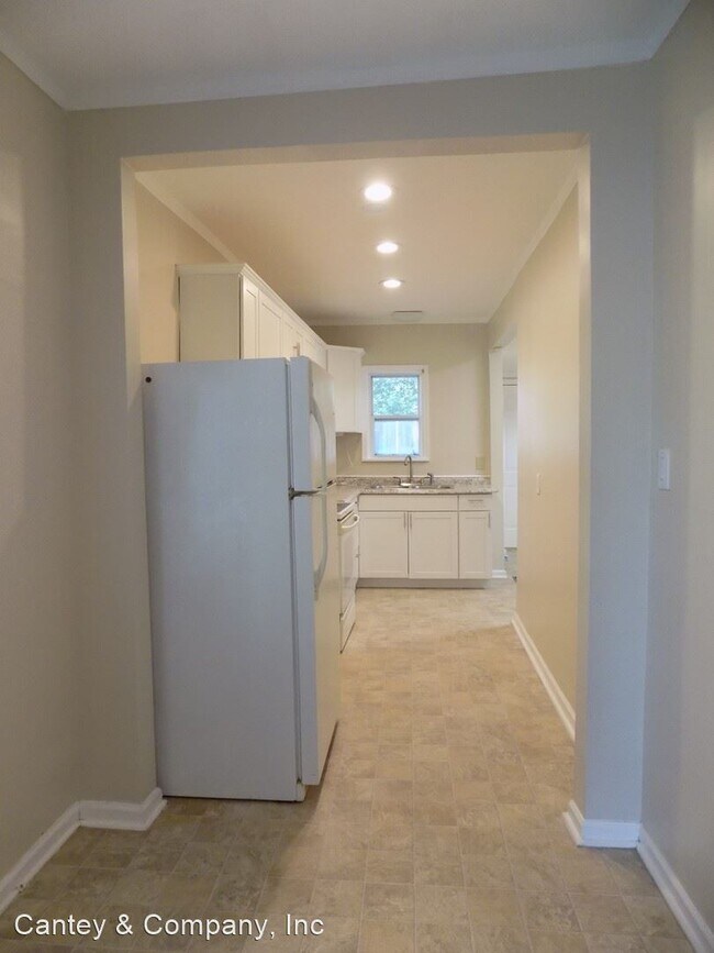 Building Photo - 3 br, 1 bath House - 926 Pine Street