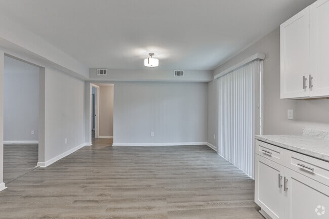 2BR, 2BA - 1,300 SF - Reserve at Maple Ridge