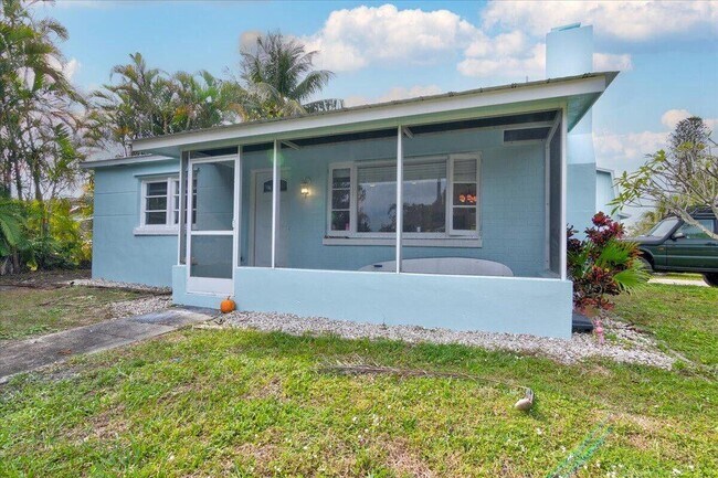 Building Photo - 866 SW 29th Terrace