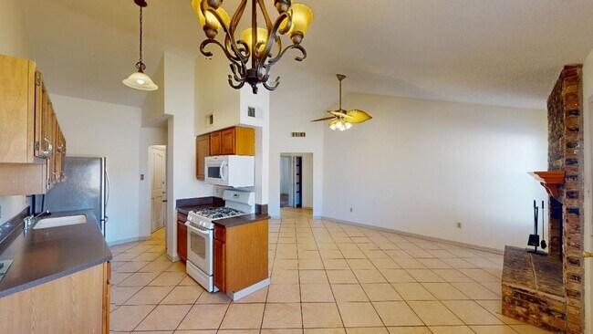 Foto del edificio - 3 Bed / 1.75 Bath in Alamogordo, NM!