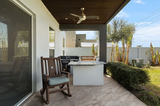 Foto del edificio - 305 N Mockingbird Ave
