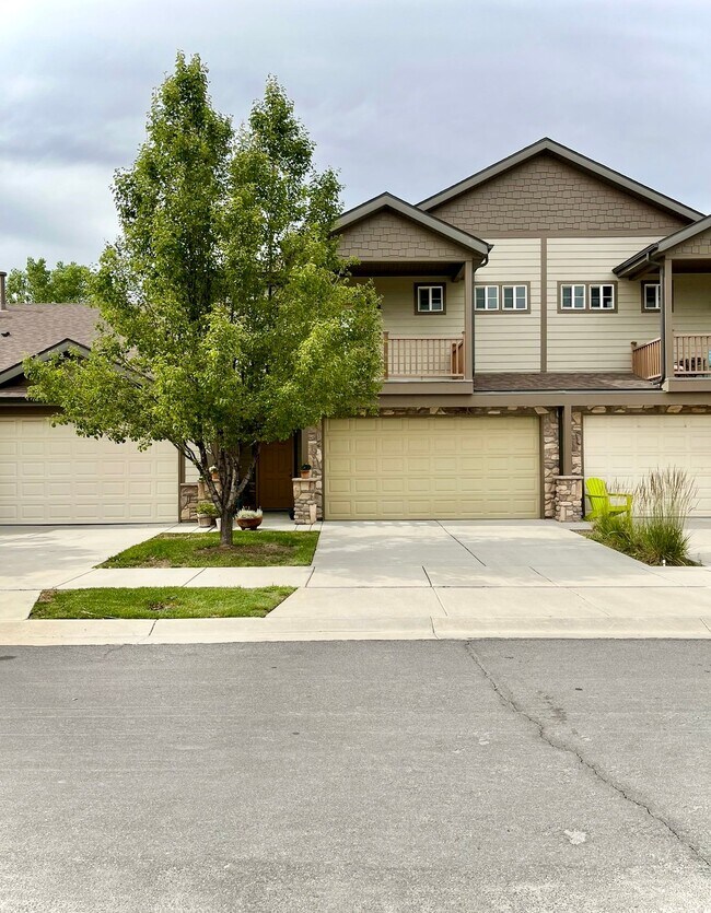 Building Photo - 825 Jordan Oaks Ct