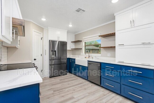 Building Photo - 6861 Oyster Dr