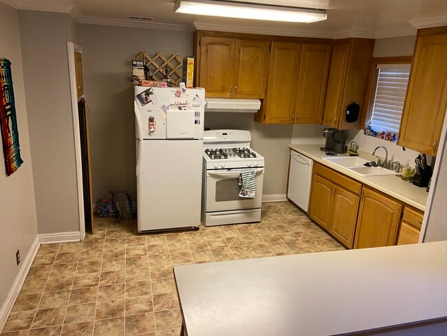 Building Photo - 923 E 500 S