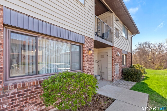 Building Photo - 140 Thompson St