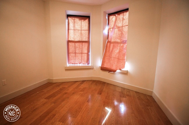 Building Photo - 273 Halsey St