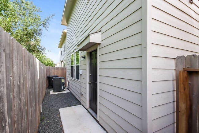 Building Photo - 2635 Bouvardia Wy