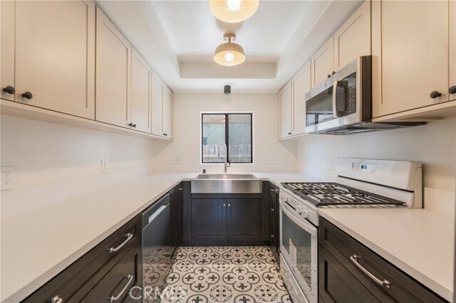Foto del edificio - 18324 Mansel Ave