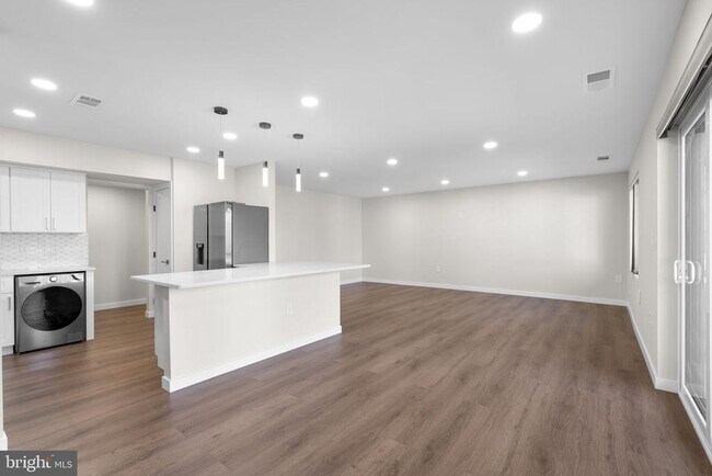 Foto del edificio - 10053 Windstream Dr