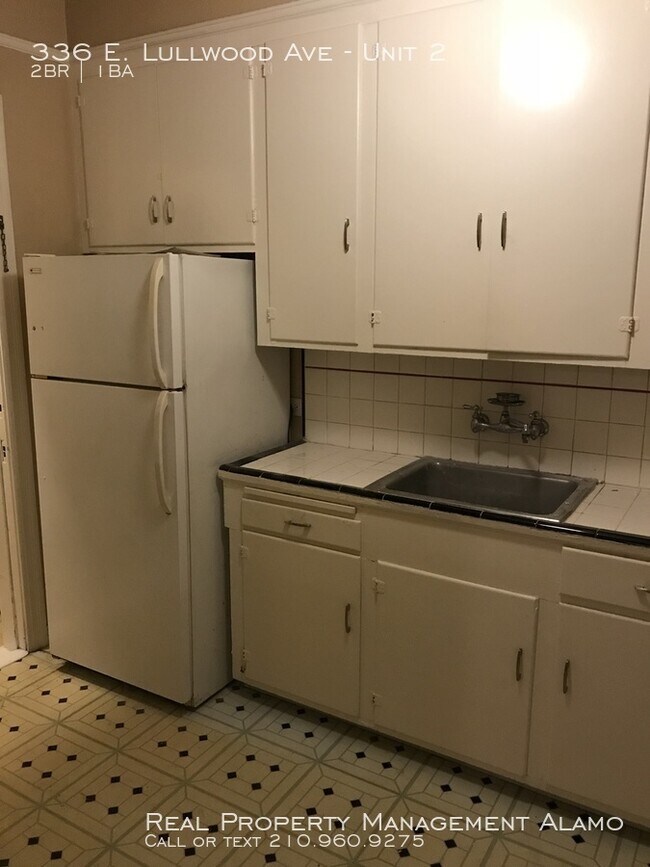 Foto del edificio - 336 E Lullwood Ave