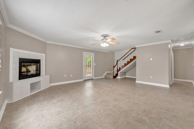 Building Photo - 117 Fairway Dr