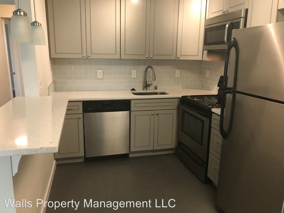 Primary Photo - 3207 21st Ave W