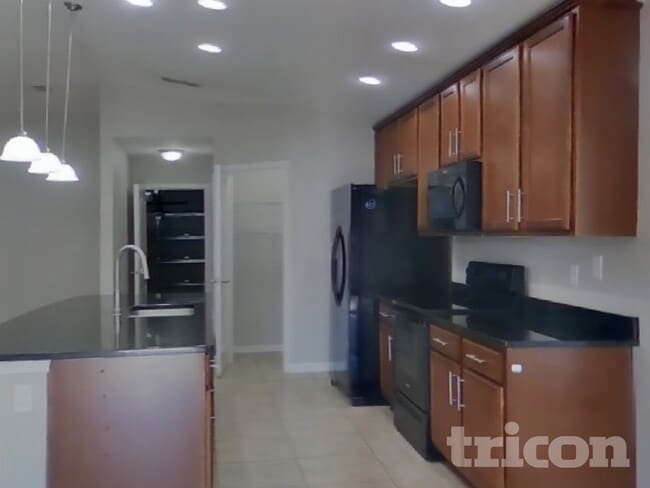 Building Photo - 15963 Bainebridge Dr