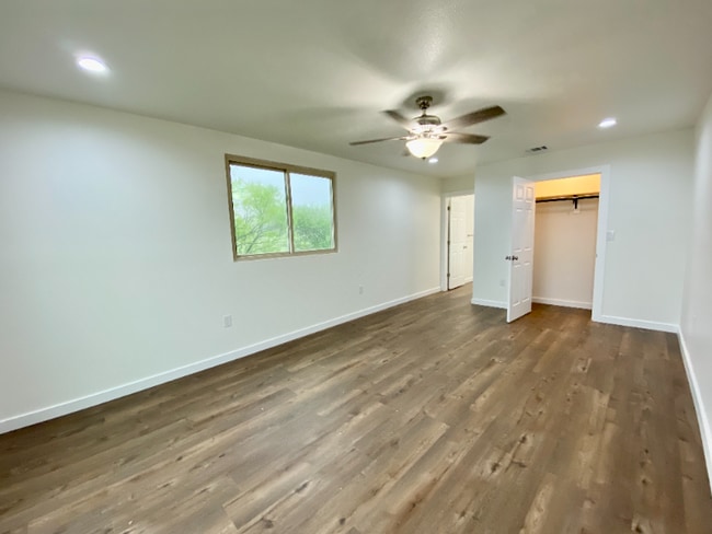 Foto del edificio - 417 Jasmine Ln