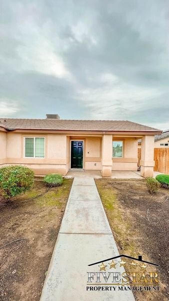 Building Photo - 713 Salazar Ave