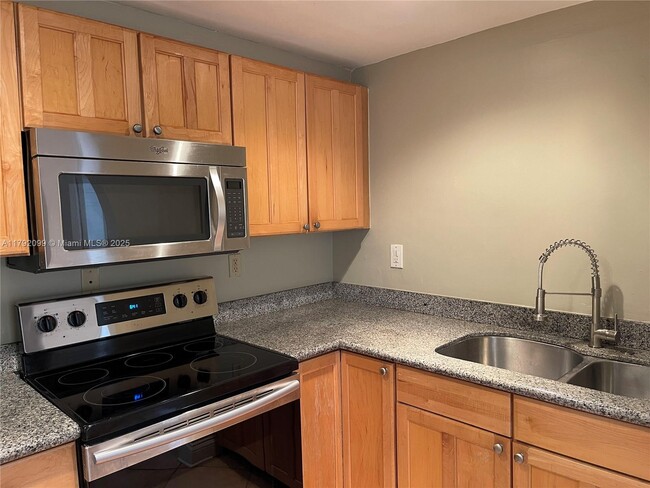 Foto del edificio - 8650 SW 67th Ave
