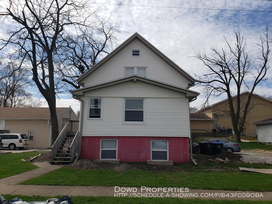 510 W Taylor St Unit 2, Bloomington, IL 61701 Room for Rent in