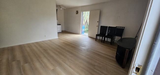 Foto del edificio - 411 E Santa Fe Ave