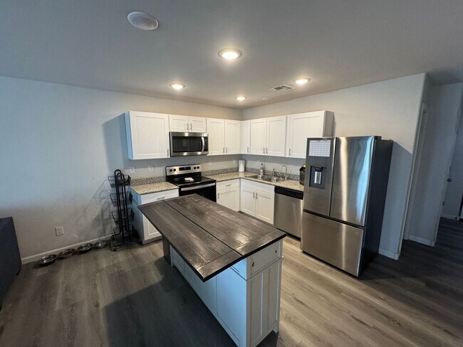 Foto del edificio - 470 Reizen Dr