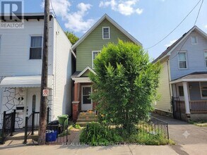 Building Photo - 14 Poplar St