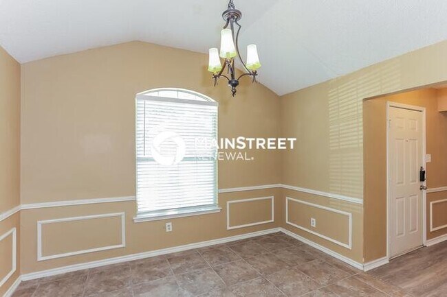 Building Photo - 4 Bedroom Pet-Friendly Home in Arlington, TX with Main Street Renewal