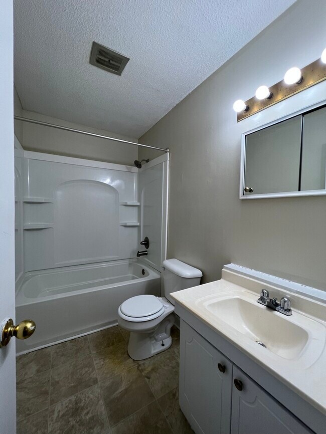 Foto del edificio - 305 Rountree St W