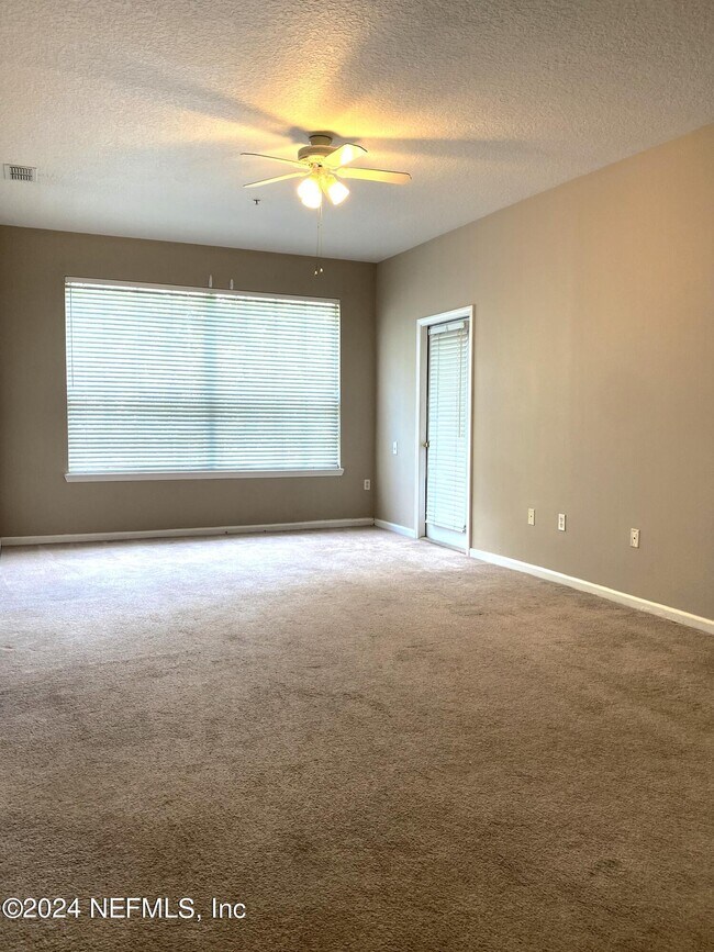 Building Photo - 10550 Baymeadows Rd