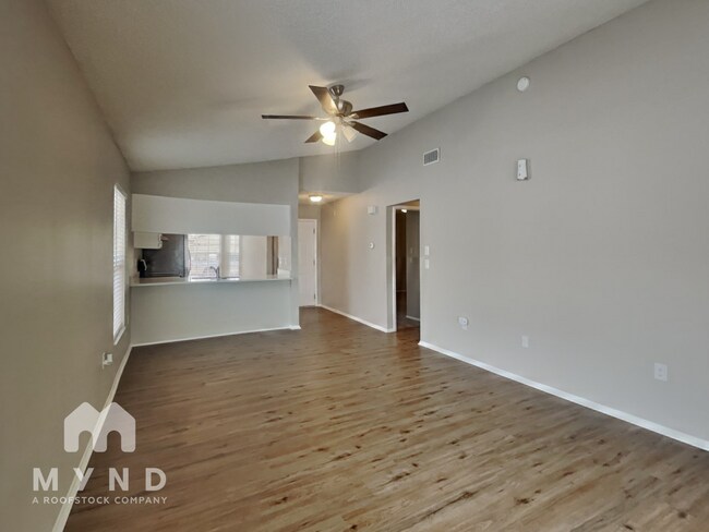 Foto del edificio - 6607 Crossbow Ln