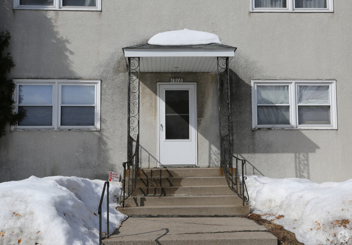 Building Photo - 1916 Colfax Ave S