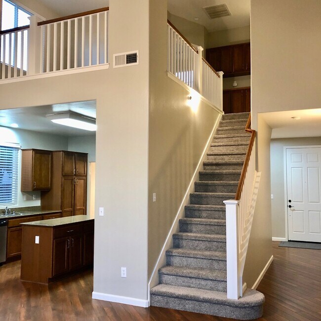 Foto del edificio - $2,695 Shepherd & Clovis, 3 Bed +Loft, Bea...