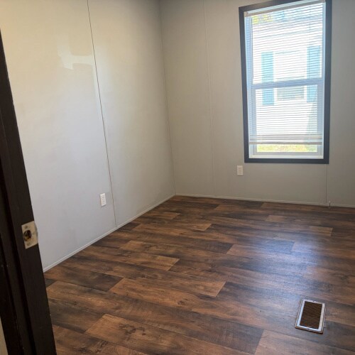 Foto del edificio - 475 Landis Ln